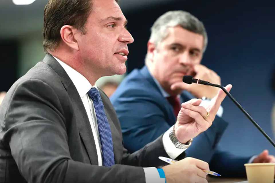 PSOL pede prisão de Ramagem após deputado ser visto em Miami