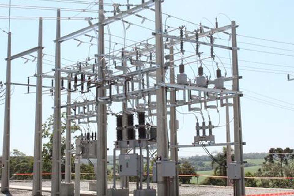 Carga tributária é o que mais encarece a conta de luz para 60% da indústria, diz CNI