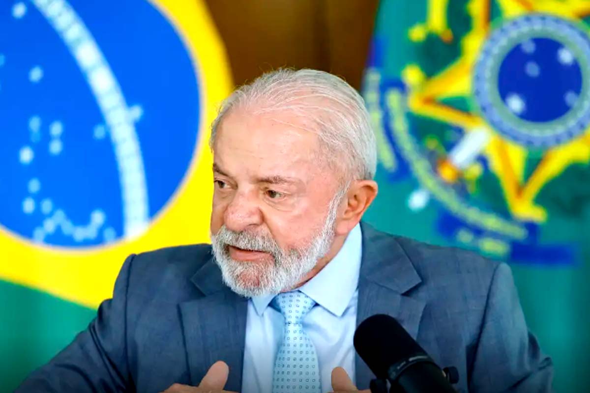 Lula afirma que mundo não dá direito a Trump ameaçar um país