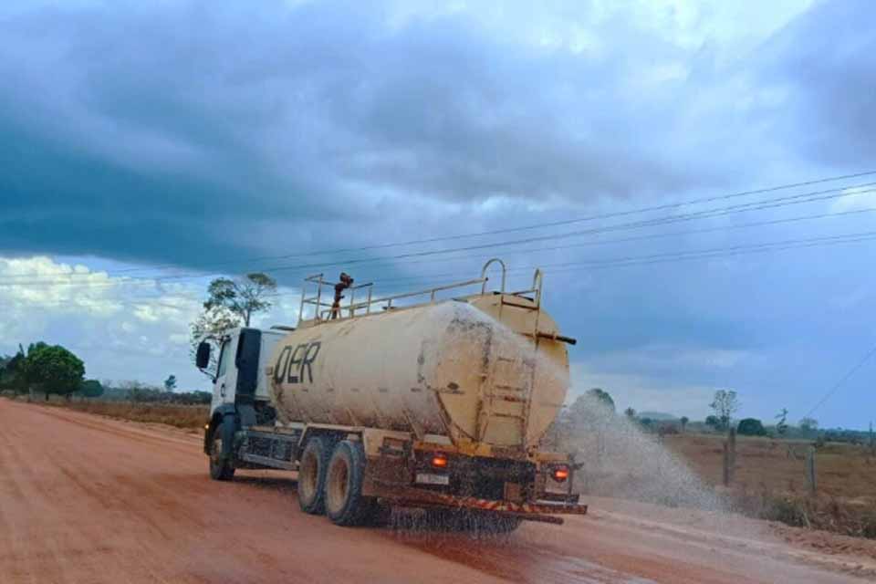 Rodovia-459, no Vale do Jamari, recebe serviços de manutenção do governo de RO