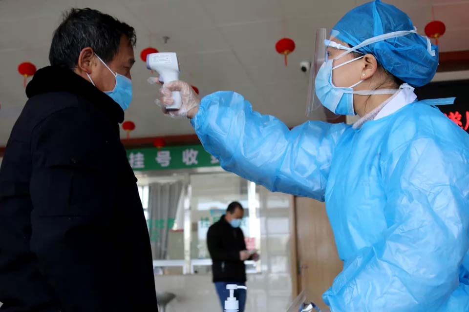 Rússia pode expulsar estrangeiros infectados por novo coronavírus