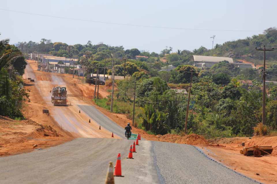 Pavimentação no perímetro urbano da RO-420 no distrito Jacinópolis fortalece desenvolvimento da região