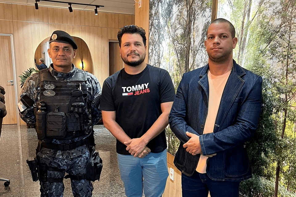 Comandante do Batalhão de Choque apresenta projeto ao Presidente da Assembleia Marcelo Cruz