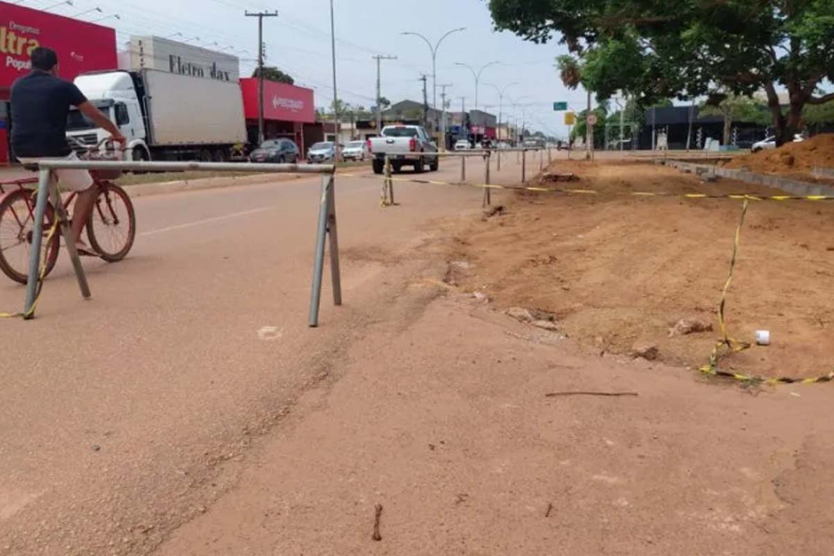 Obra em frente o terminal rodoviario gera preocupação a segurança de motoristas e pedestres