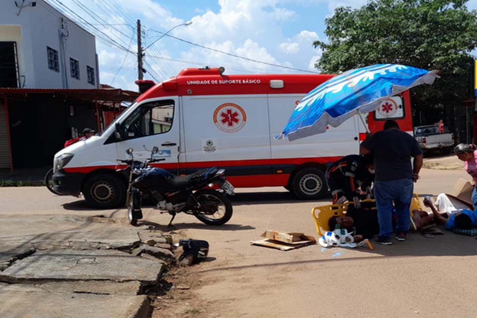 Casal em moto fica ferido em acidente com carro de aplicativo