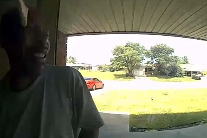 Homem chega em casa e acaba mordido por cobra no rosto 