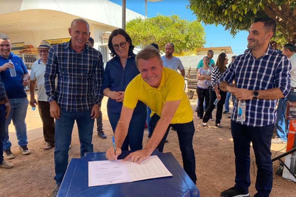 Deputado Luizinho Goebel participa do lançamento de asfalto urbano, calçada na avenida e construção de uma praça em Cerejeiras