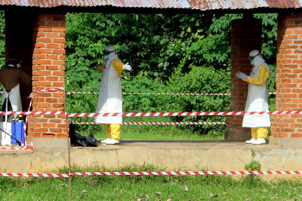 Com quase 50 casos confirmados, ebola se espalha no Oeste do Congo