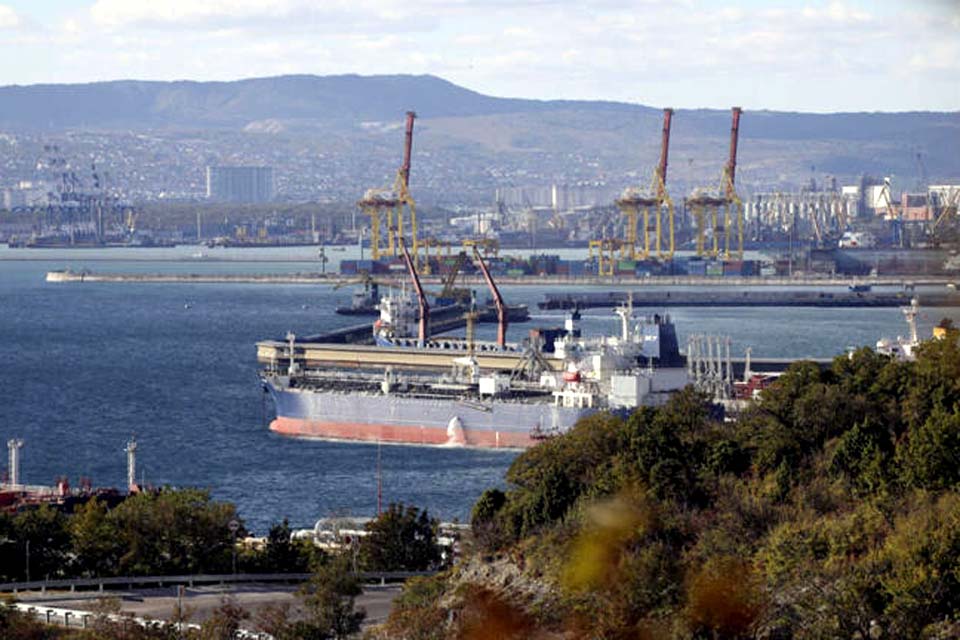 Guerra na Ucrânia: Rússia enfrentará teto de preço para importação de petróleo