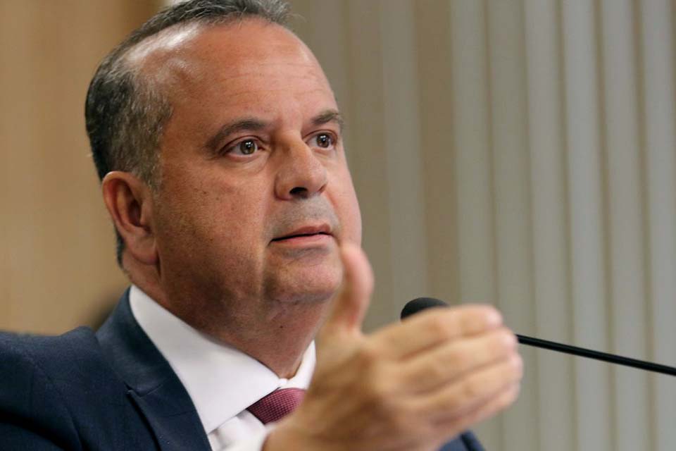 Governo contratará 7 mil militares para reforçar atendimento no INSS