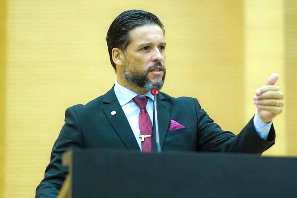 Delegado Camargo reforça cobrança por valorização dos servidores do DER  