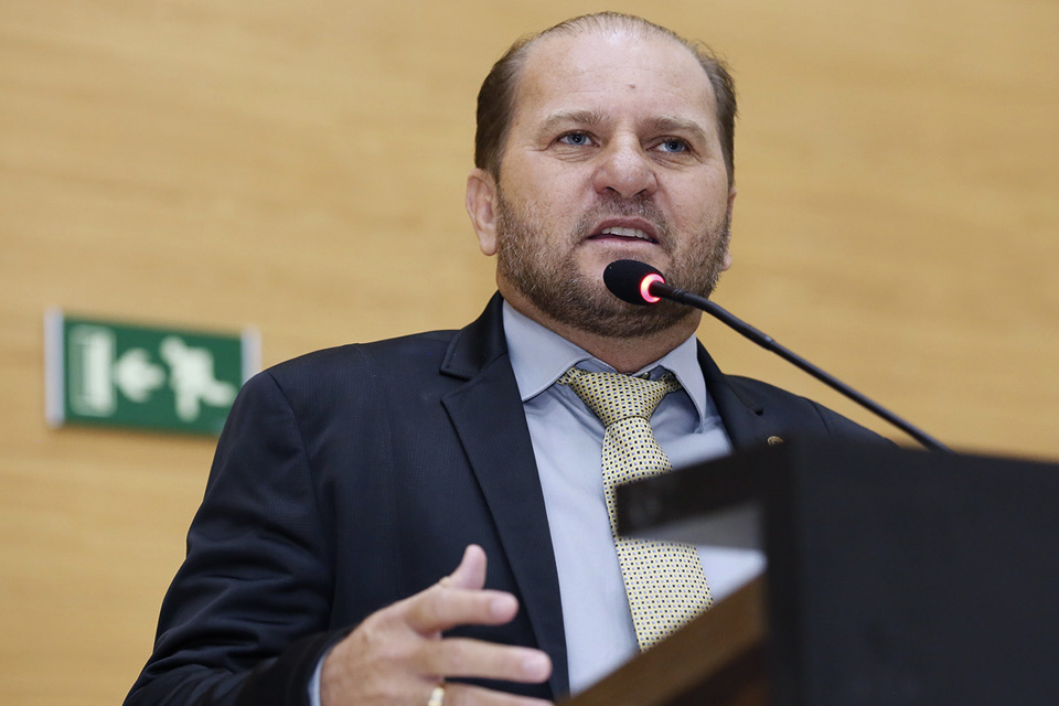 Deputado Cirone Deiró deixa o Podemos e analisa convites para nova filiação