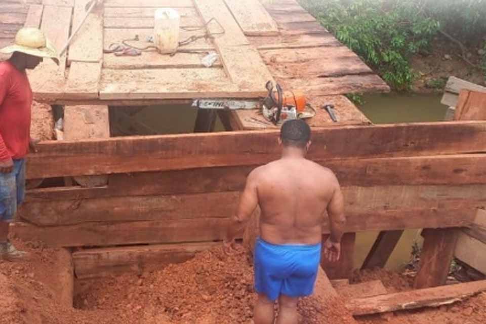 Prefeitura de Pimenta Bueno inicia recuperação das estradas e pontes no setor Dimba