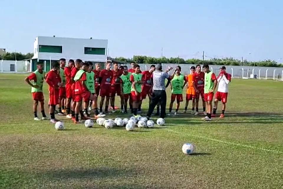 André Alexandre destaca jogo atípico no primeiro confronto: 