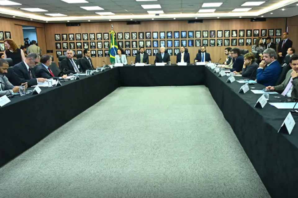 Governo cria comitê de enfrentamento da crise do metanol