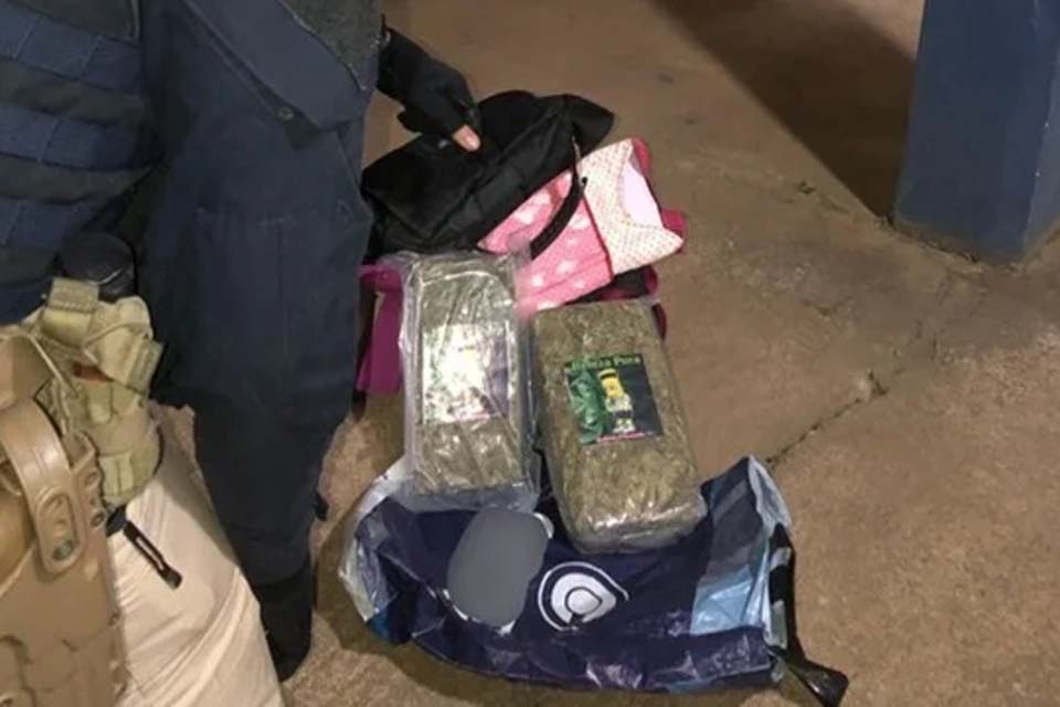 PRF apreende maconha sendo transportada em um ônibus na BR-364