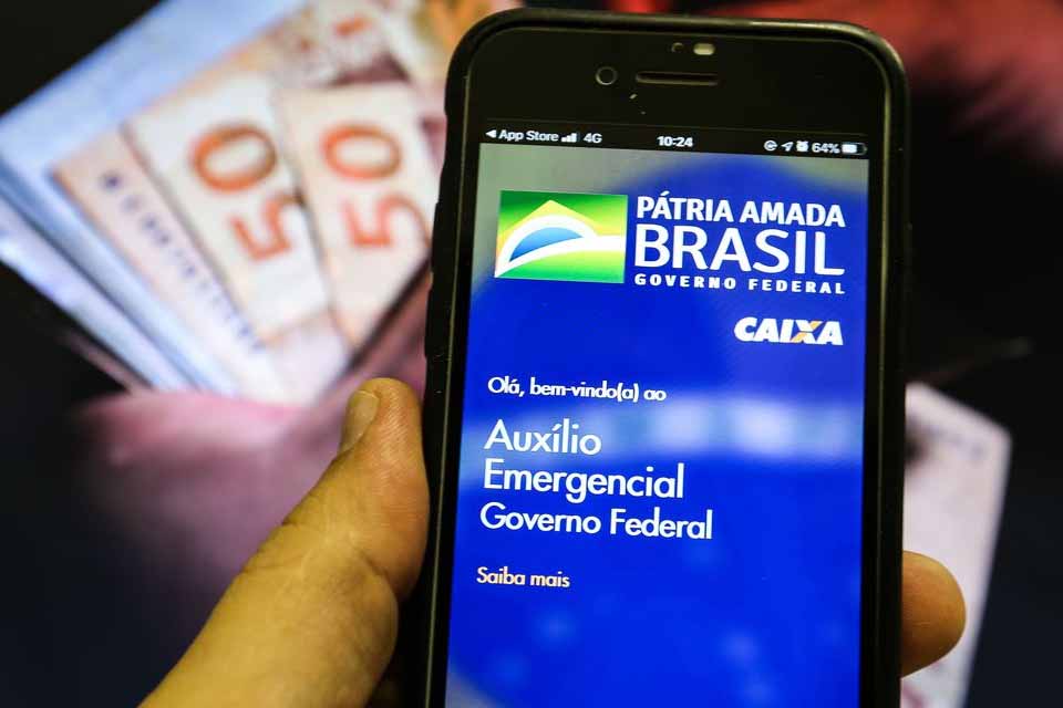 Trabalhadores nascidos em outubro já podem sacar auxílio emergencial