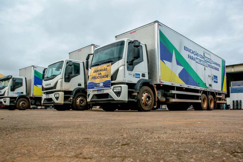 Escolas da Rede Estadual receberam mais de 311 milhões em mobiliários e equipamentos para atender 405 escolas, dos 52 municípios 