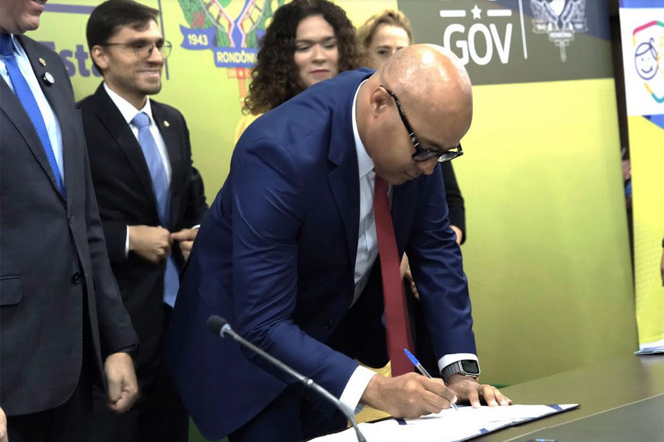 TCE firma Pacto Criança Protegida em Rondônia