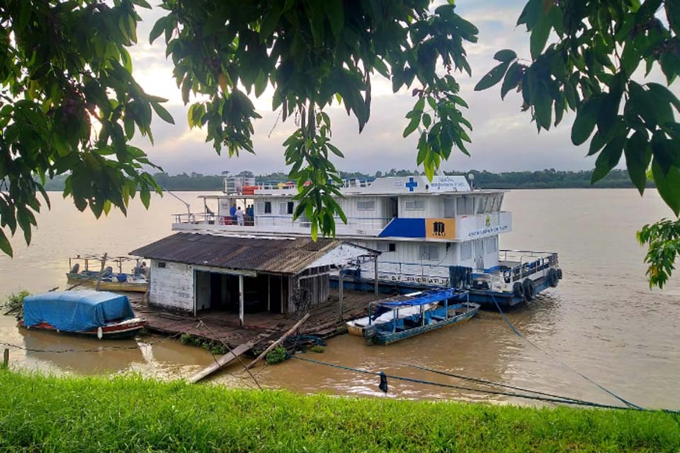 Além de consultas, exames laboratoriais e medicamentos também são oferecidos às comunidades ribeirinhas