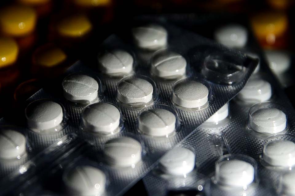 Senado avança na proposta que abate no IR compra de medicamentos