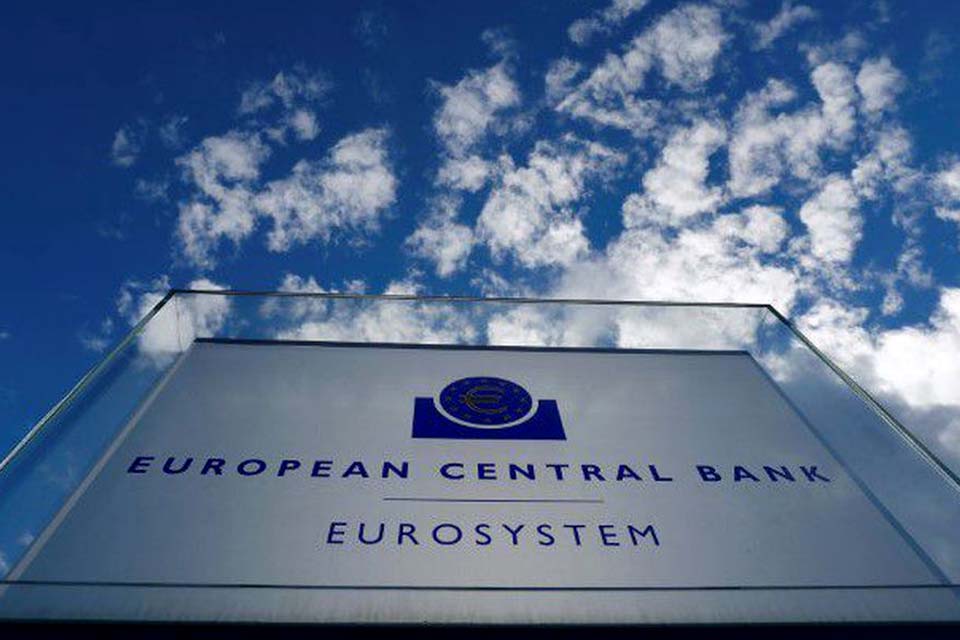 Lagarde avalia cenário para revisar meta no BCE semelhante à do Fed