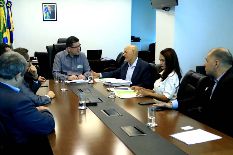 Marcos Rocha reúne equipe técnica para alinhar direcionamento de recursos provenientes de emendas 