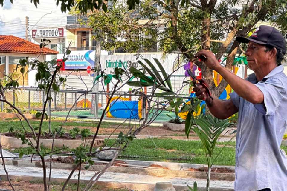 Prefeitura de Espigão do Oeste realiza obra de revitalização da praça Central