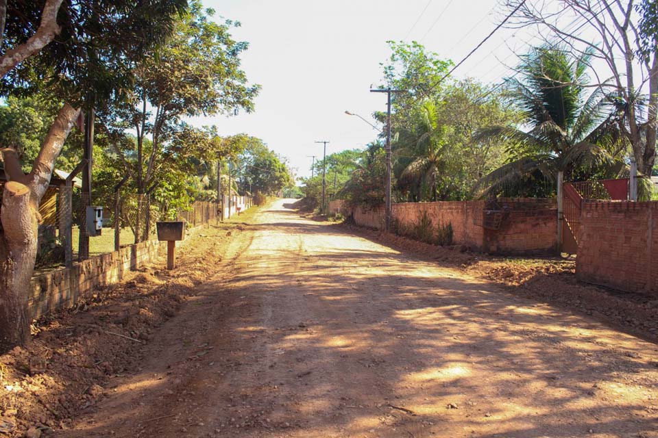 Prefeitura de Porto Velho realiza manutenção na estrada 28 de Novembro em Porto Velho