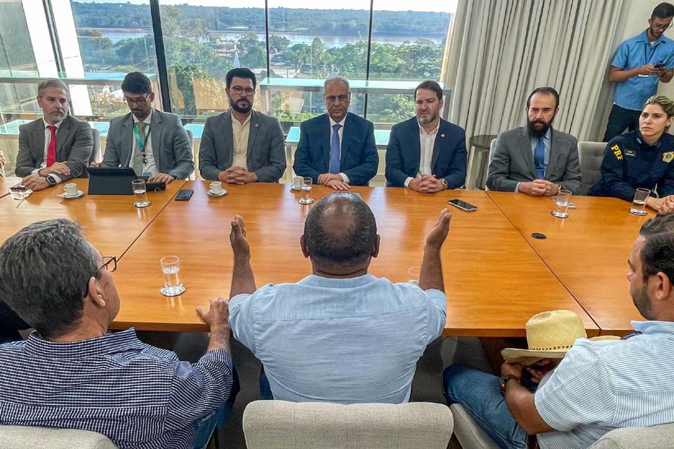 Deputado Alex Redano defende em reunião interinstitucional no TJRO, moradores da Unidade Soldado da Borracha