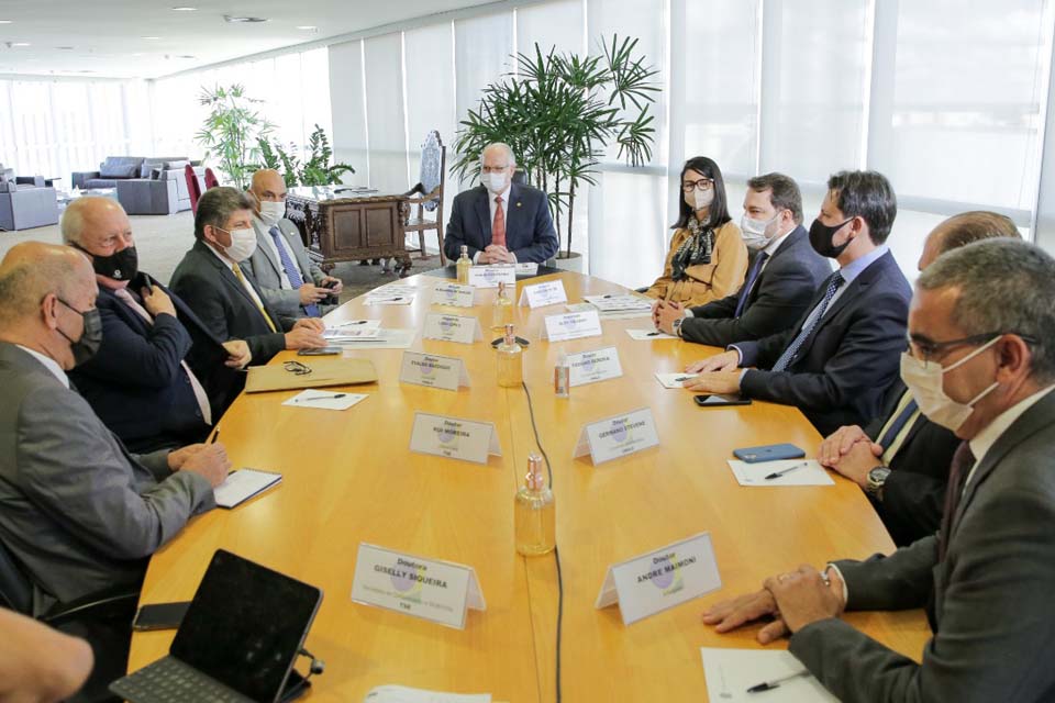 Representando Colegiado de Presidentes de Assembleias, deputado Alex Redano se reúne com ministros do TSE