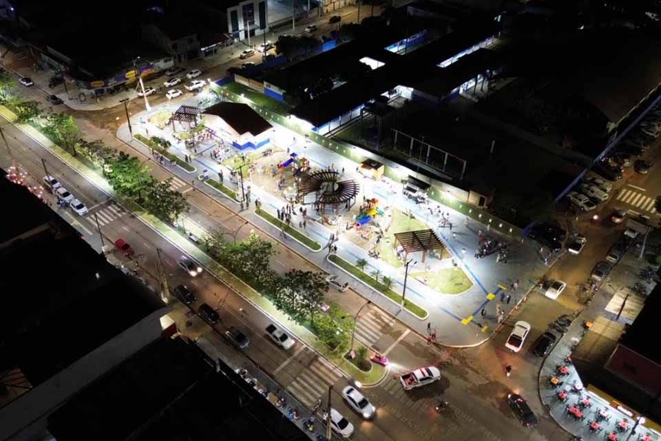 Prefeitura reinaugura Praça da Dom Pedro I; local agora conta com mais espaço, praça de alimentação, paisagismo e brinquedos novos