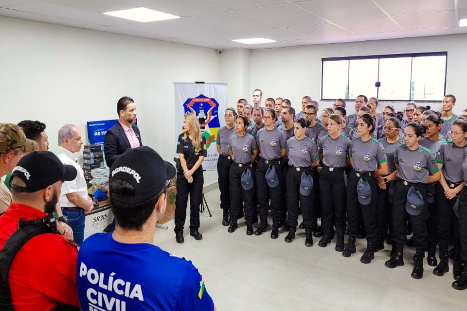 Delegado Camargo participa de entrega uniformes e equipamentos para a academia da Polícia Civil