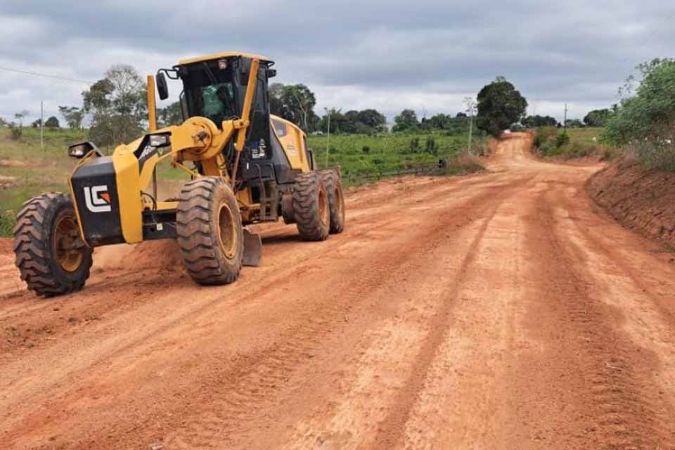 Prefeitura recupera estradas rurais de Ji-Paraná