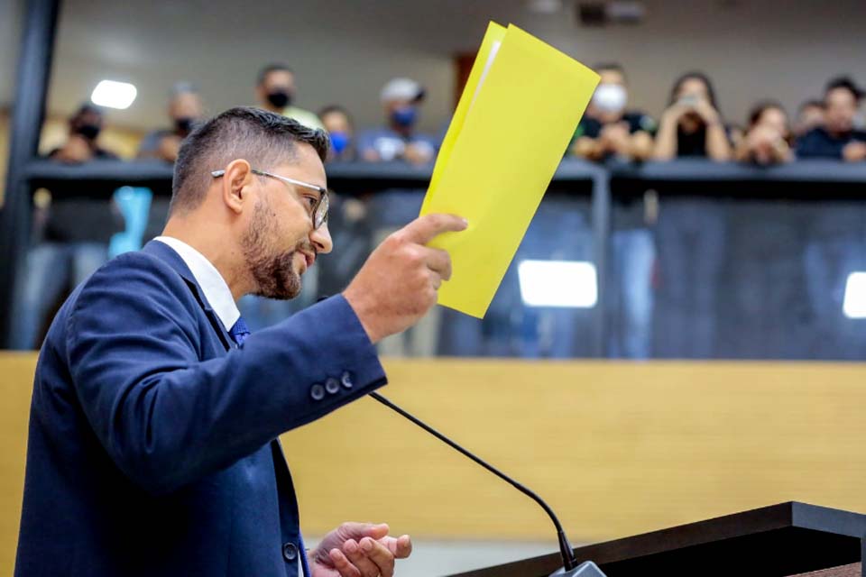 Deputado Anderson Pereira emite parecer favorável a projeto e PCCR da FEASE é aprovado