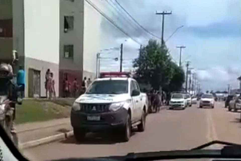 Criminoso é preso com drogas depois de trocar tiros com a PM