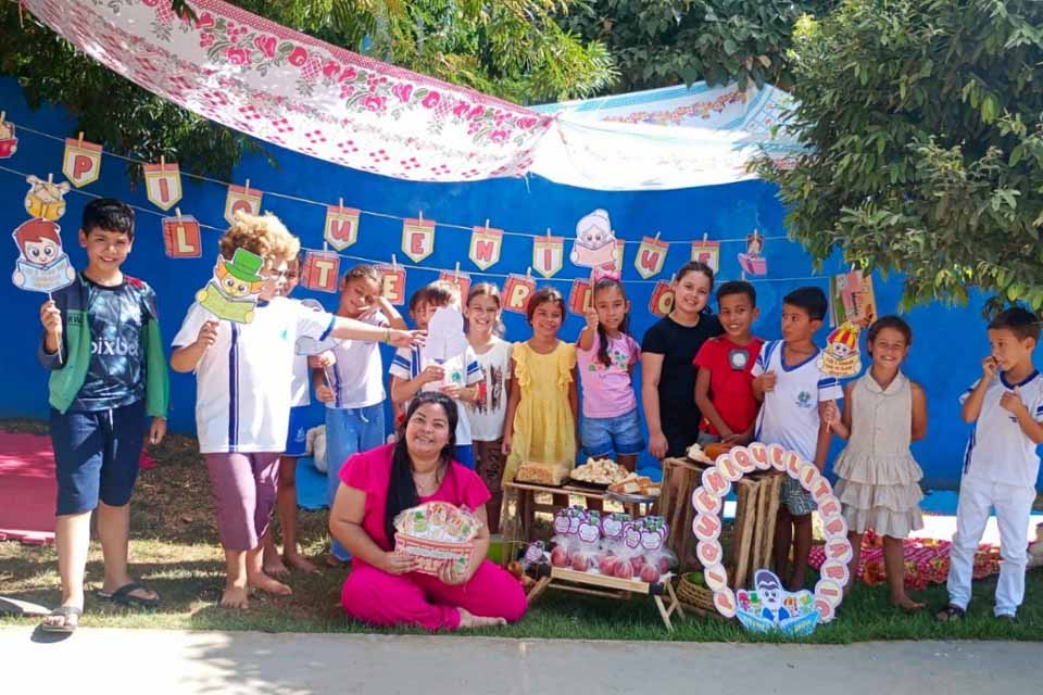 Escola Maria Gomes no Setor 8 promove Piquenique Literário para alunos do 2º e 5º ano