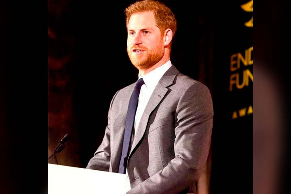 Família real britânica pode entrar com ação contra príncipe Harry