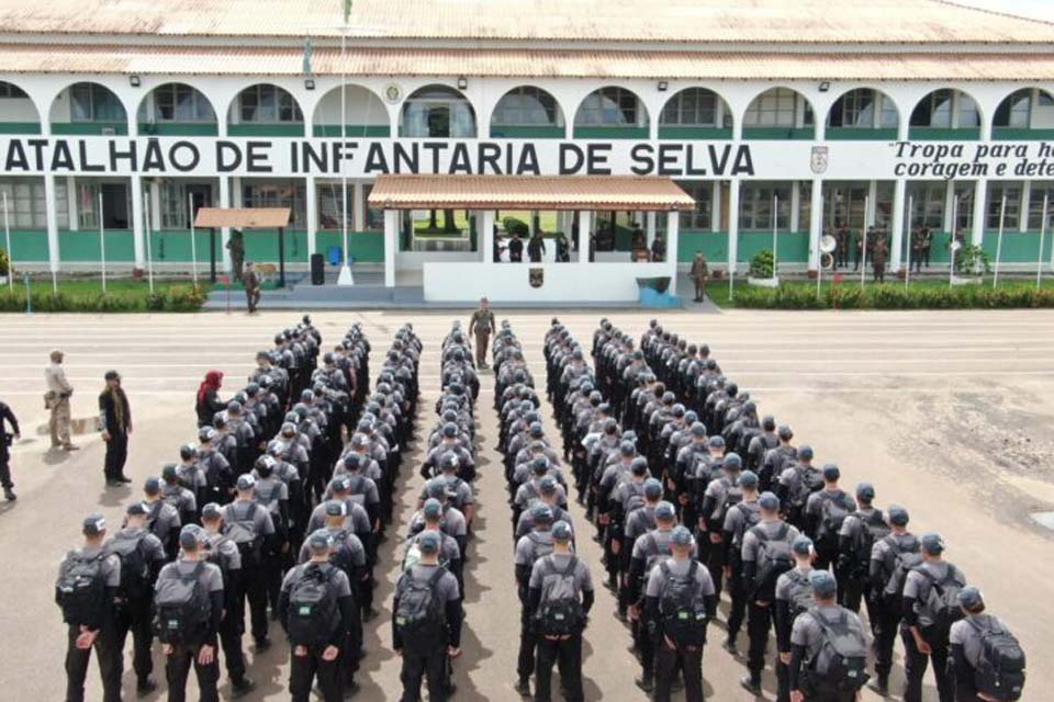 Técnicas de sobrevivência na selva são passadas pelo 54º BIS para alunos da Academia da Polícia Civil de Rondônia