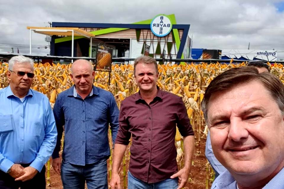 Goebel visita o Show Rural Coopavel e convida expositores para conhecerem Feira de Exposições em Rondônia