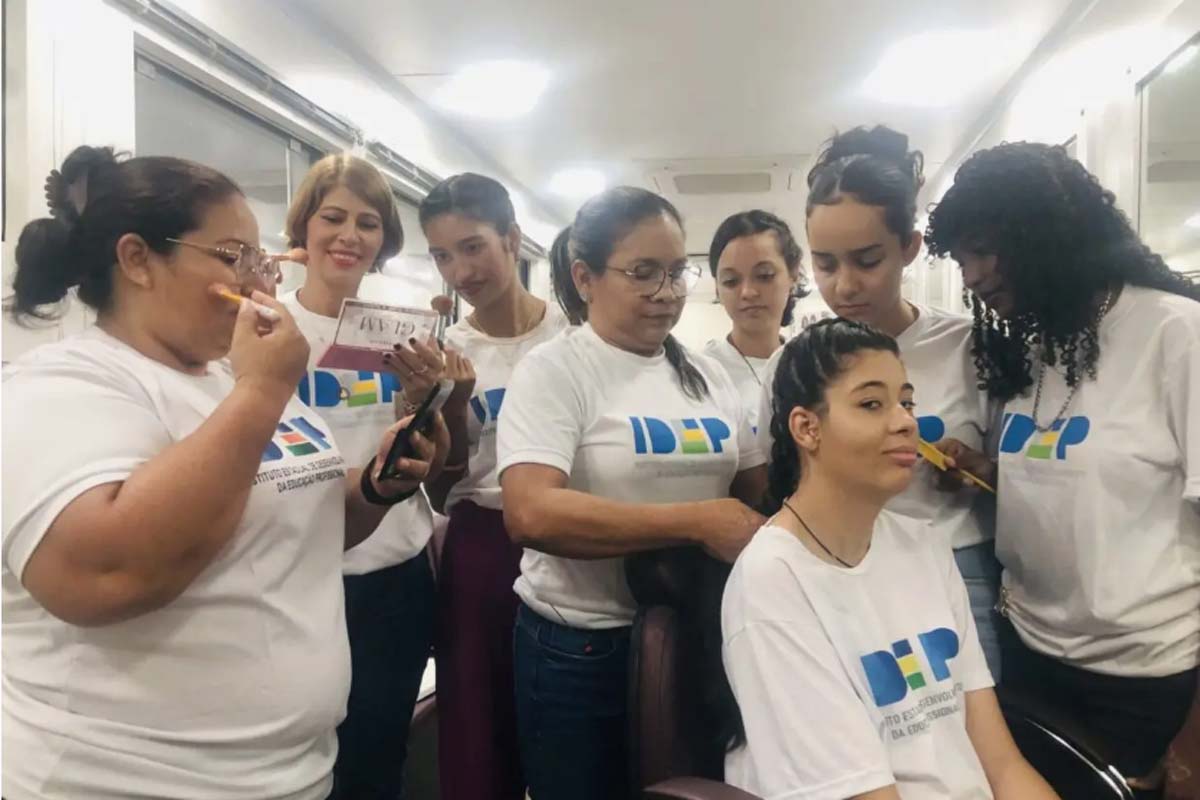 Público feminino tem atendimento de beleza na 13ª Rondônia Rural Show Internacional, que termina neste sábado, 30