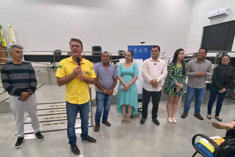 Deputado Luizinho Goebel articula curso gratuito de redação para o ENEM em Chupinguaia