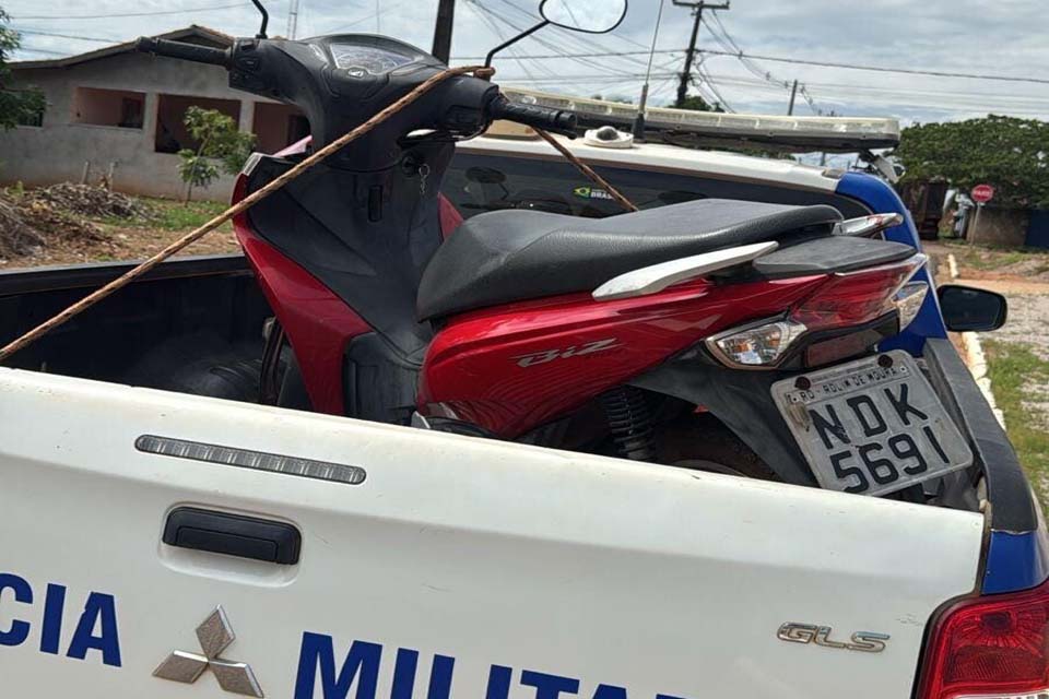 Homem é preso após esfaquear mulher e roubar moto Biz