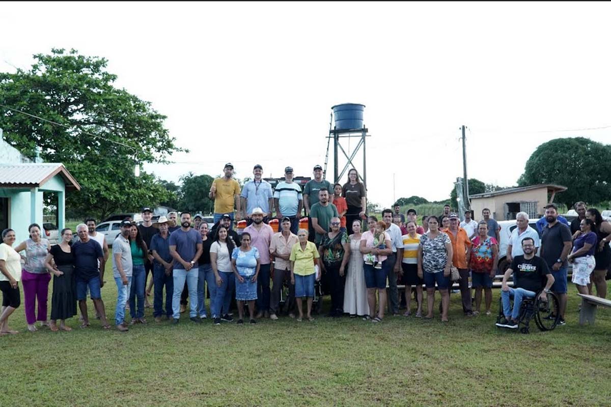 Associações de Alvorada recebem plantadeira e pulverizador com apoio do deputado Cirone Deiró