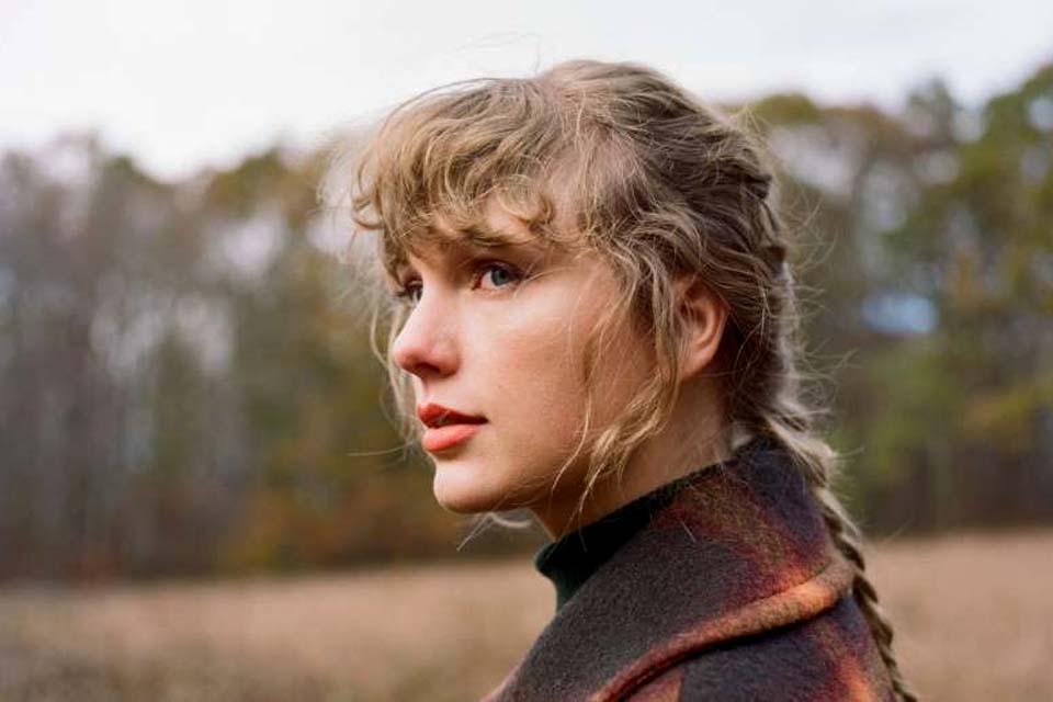 Taylor Swift afirma que suas próprias composições a tornaram alvo de fofocas