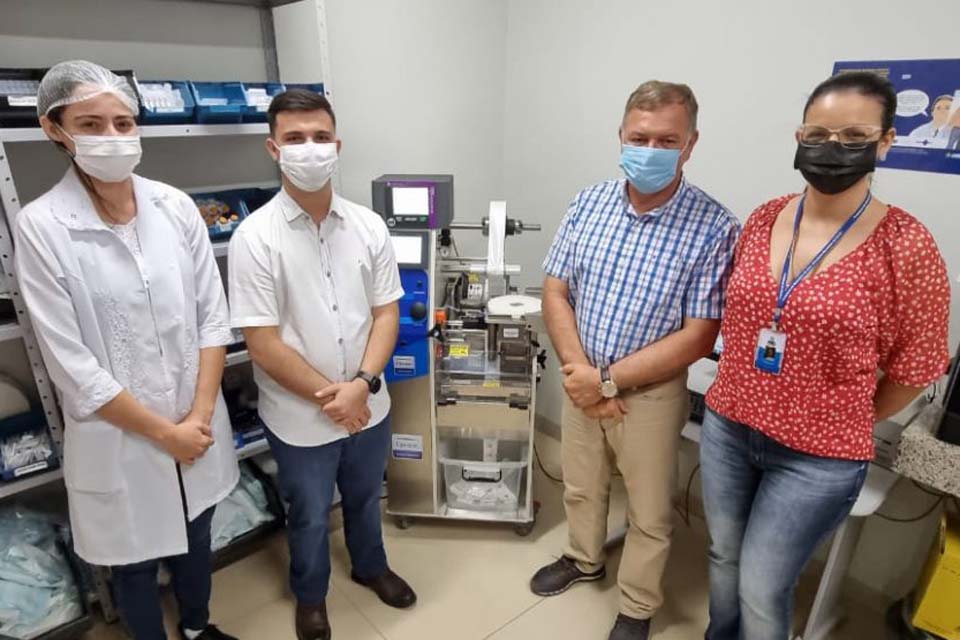 Máquina fracionadora garante o controle de medicamentos na rede hospitalar; equipamento foi adquirido com recurso do deputado federal Lúcio Mosquni