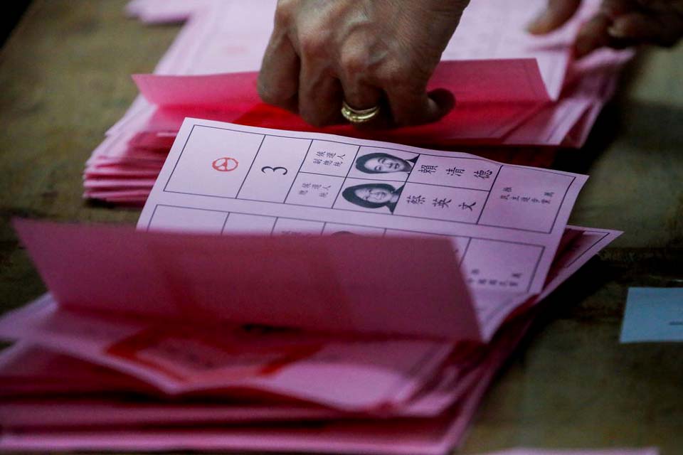 Taiwan: 19 milhões de eleitores vão às urnas eleger presidente