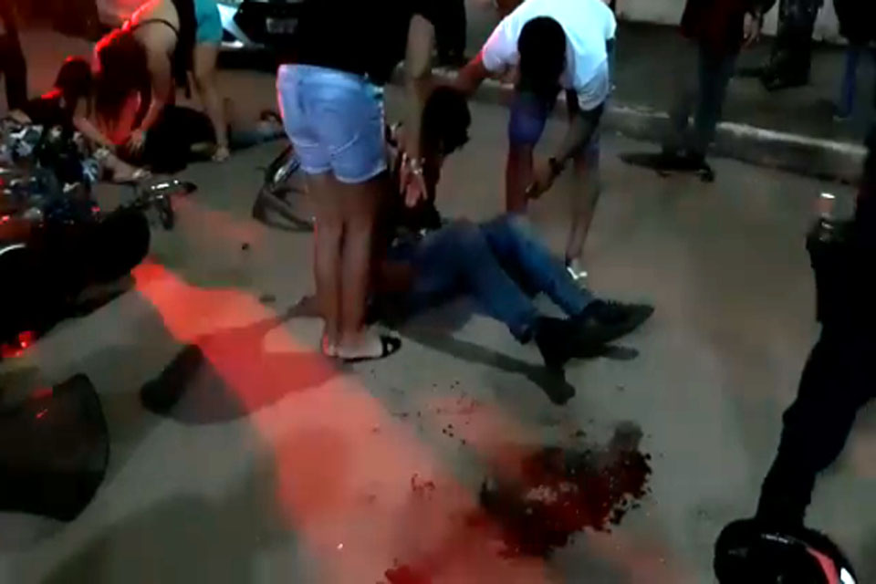 Acidente entre moto e bicicleta deixa vítimas em estado grave 