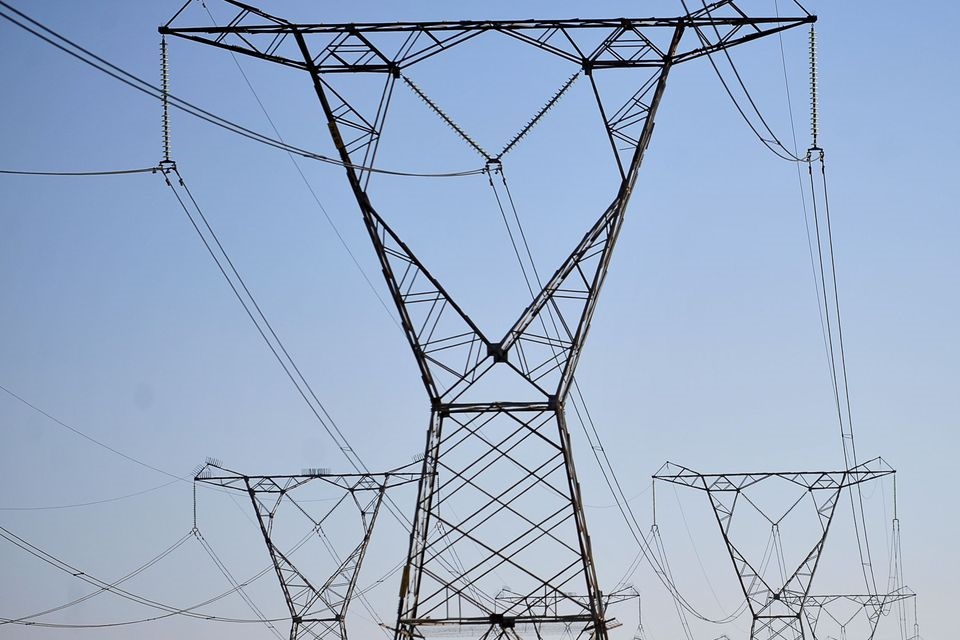 Carga de energia do Brasil fica 5% abaixo do previsto