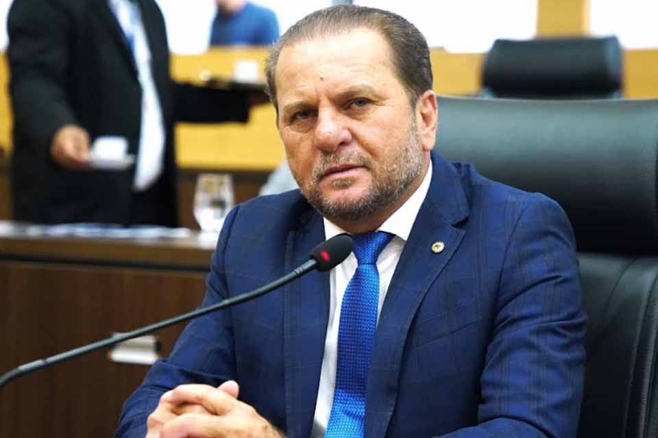 Escola de Candeias recebe melhorias com apoio do deputado Cirone Deiró